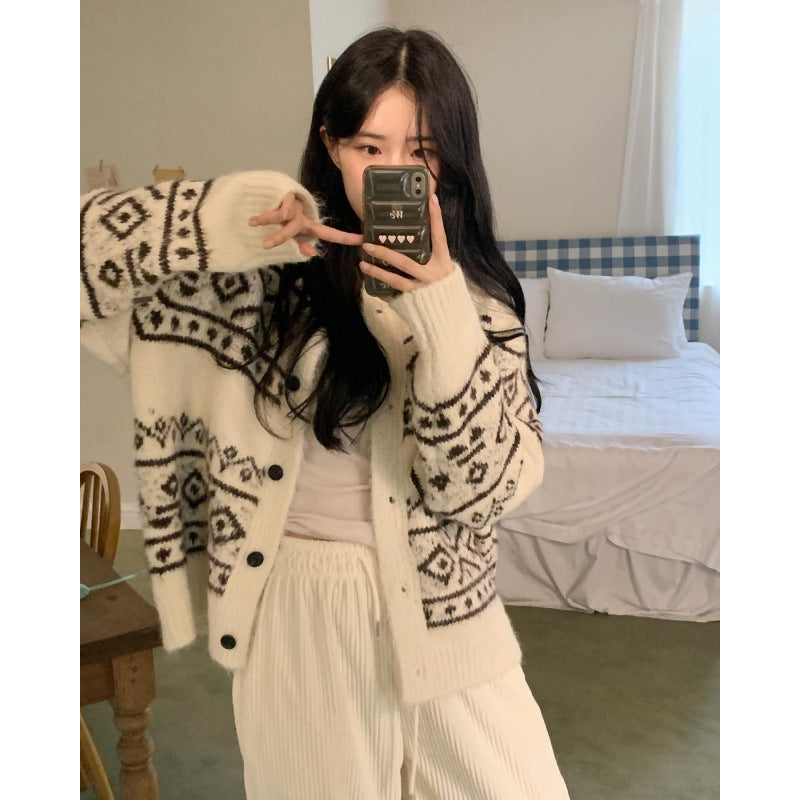 Casual Women's Sweater Geometric Pattern Round Neck Knitted Cardigan