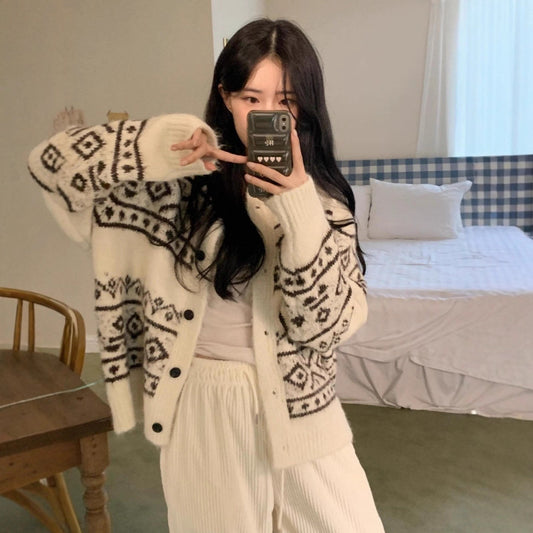 Casual Women's Sweater Geometric Pattern Round Neck Knitted Cardigan