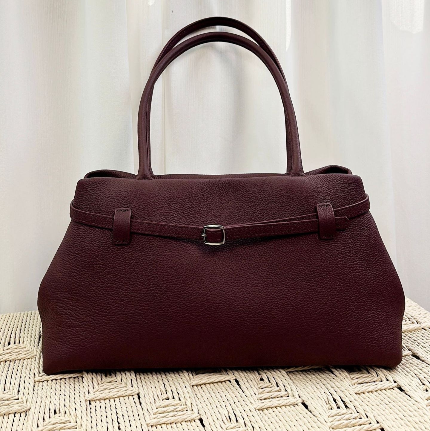 New Niche Underarm Commuter Bag With A Buckle