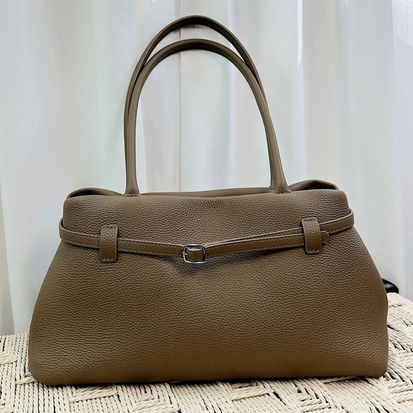 New Niche Underarm Commuter Bag With A Buckle