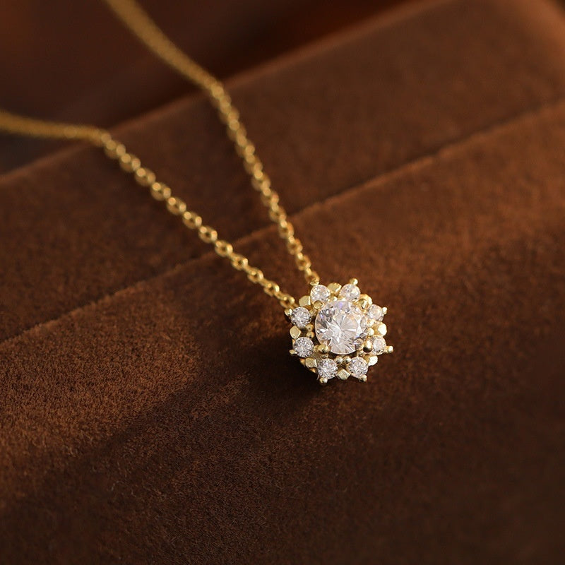 Silver Bright Snowflake Zircon Pendant Necklace Under Banyan Tree Exquisite