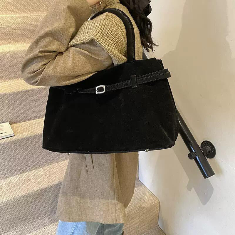 New Niche Underarm Commuter Bag With A Buckle