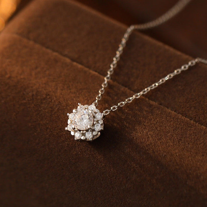 Silver Bright Snowflake Zircon Pendant Necklace Under Banyan Tree Exquisite